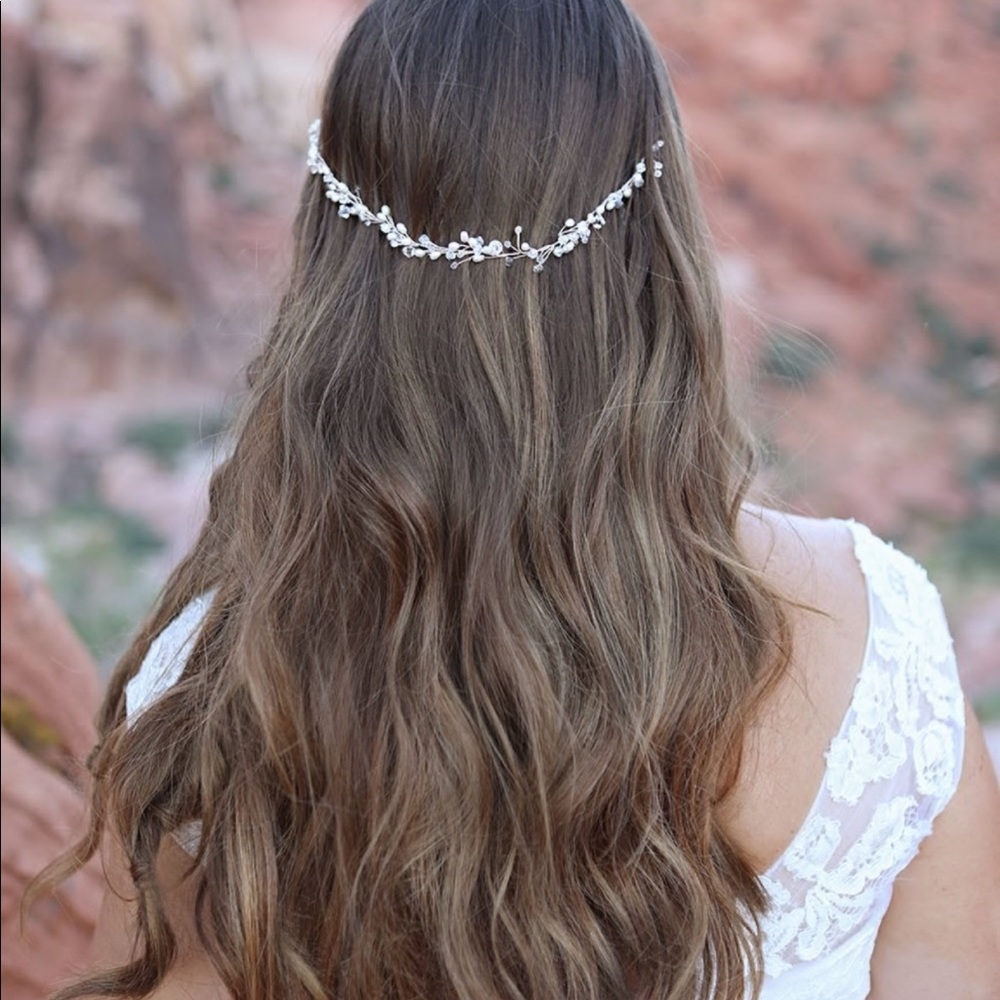 Extra long crystal and freshwater pearl hair vine